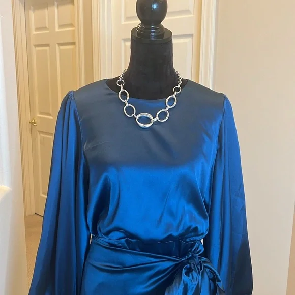 Petal & pup satin balloon sleeve faux wrap mini dress Sz 2 nwot - Picture 4 of 16